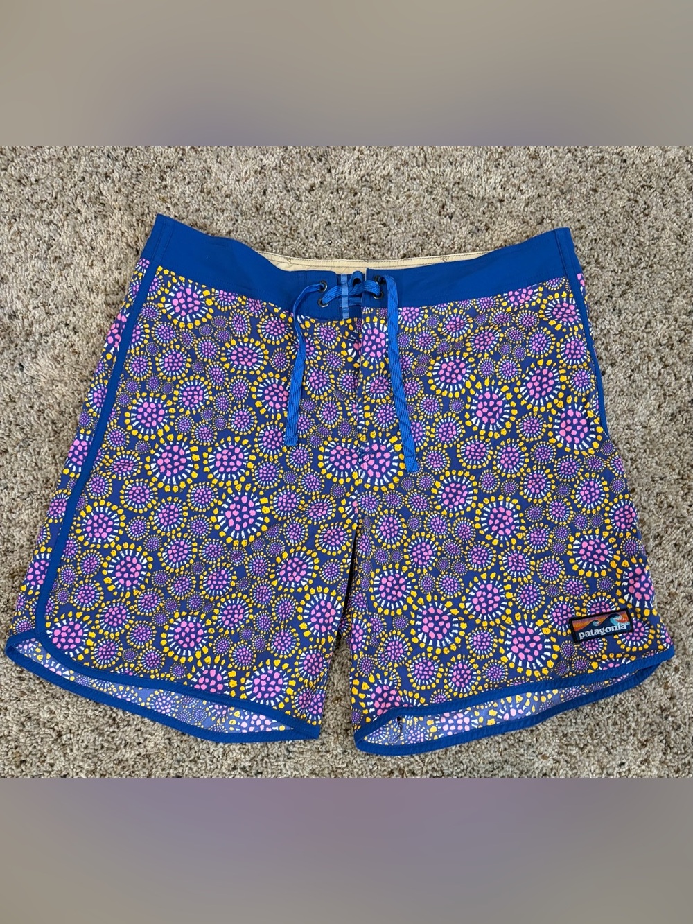 NWOT Patagonia Swim Trunks, Men’s Large Scallop Hem Wavefarer Boardshorts